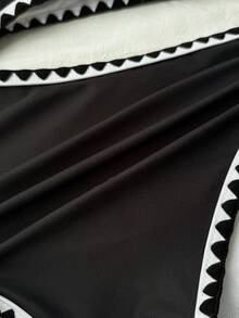 少女休闲简约沙滩度假风黑色吊带镂空贝壳花卉百合印花连体泳衣，夏季 - 黑色 - 查看 7