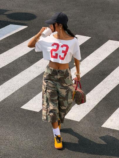 SHEIN HypeZone Maglietta corta da donna con spalla asimmetrica, maglia da basket punk con numero 23, bianca, a maniche corte, con spalla asimmetrica