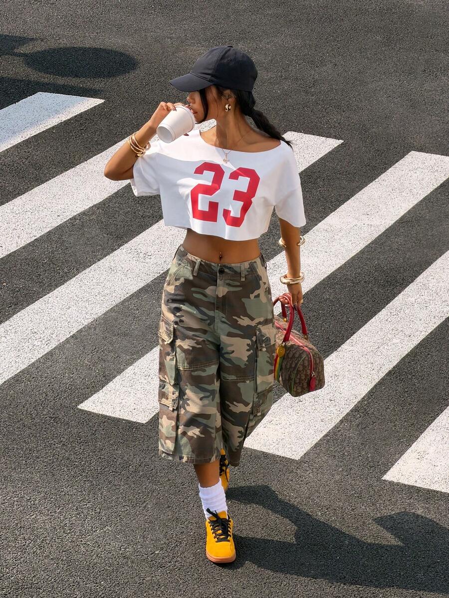 StreetHx 女士不对称肩部短款T恤，朋克数字球衣23号白色短袖不对称肩部上衣 - 白色 - 查看 1