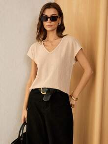 Lymera 春夏新款时尚休闲杏色简约竖条纹立体提花V领无袖T恤，适合通勤穿着。 - 杏色 - 查看 4