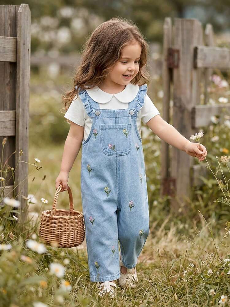Dziewczęce spodnie jeansowe z szelkami, z kieszeniami i falbanką u dołu, z haftowanymi kwiatami, letnie - Średni jeans - Zobacz 7