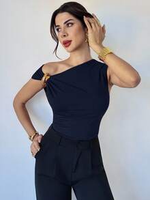 Firerie 女士休闲优雅金属装饰不对称肩部T恤，适合外出、派对等场合/秋季女装/万圣节女装/红色圣诞T恤/新年/派对上衣/优雅女式上衣 - 藏蓝色 - 查看 3