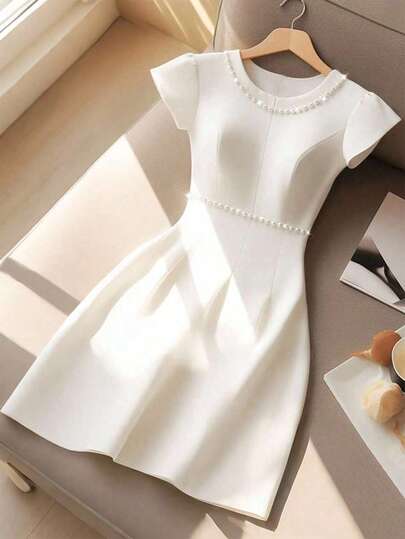 GlowEve CURVE 大码女式优雅圆领派对通勤腰部收紧短袖A字珍珠装饰连衣裙