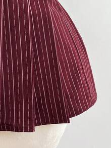 Elamini Bộ đồ nữ màu đỏ tía kẻ sọc cổ chữ V phối ren gồm áo hai dây và chân váy xếp ly ngắn, thích hợp cho đi học, hẹn hò, dạo phố hoặc đi làm. - Màu Đỏ Sâu - Xem 6