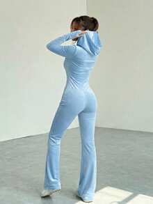 SHEIN EZwear Bộ áo liền quần nhung màu xanh nhạt ôm sát người, có mũ trùm đầu, khóa kéo, thích hợp cho mùa xuân. - Màu xanh nhạt - Xem 2