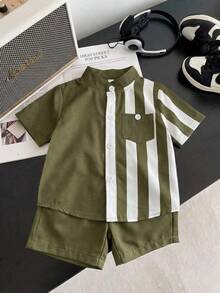 SHEIN Playful Pals 2件組嬰兒男寶寶夏季綠色與白色條紋套裝，休閒立領短袖襯衫與短褲，幼兒男童城市度假穿搭 - 綠色 - 查看 3