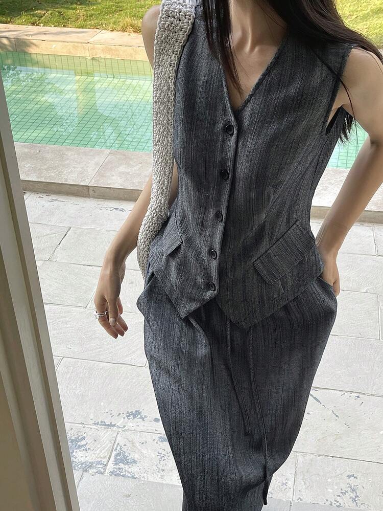 Women's Solid Color V-Neck Front Button Sleeveless Vest And Skirt Suit Set