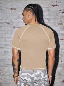AXEPEAK 男士休闲撞色拼接短袖T恤，夏季 - 卡其色 - 查看 2