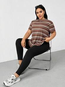 Shapeblank 大码女装春夏时尚休闲宽松舒适日常百搭显瘦棕色条纹短袖上衣搭配黑色紧身打底裤两件套，街头风，裤装套装，简约风格，夏季服装，机场穿搭 - 棕色 - 查看 5