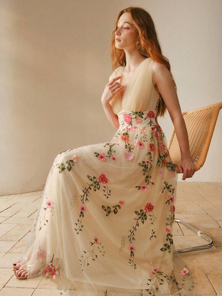 WOMEN'S ELEGANT 3D FLORAL HALTER DRESS