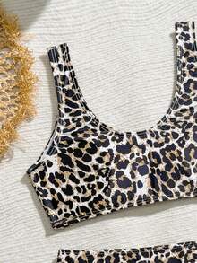 SHEIN Bộ bikini dệt kim họa tiết da báo và ngôi sao dành cho bé gái tuổi teen, đồ bơi thời trang, thanh lịch, phù hợp cho bơi lội, kỳ nghỉ, mùa hè. Bikini họa tiết da báo, bikini họa tiết động vật, đồ bơi họa tiết da báo cho tuổi teen, bikini cạp cao họa tiết da báo, bikini họa tiết da báo, bikini họa tiết động vật hai mảnh. - Màu vàng - Xem 5