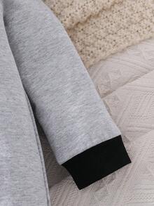 SHEIN Bộ áo liền quần dài tay cho bé trai, kiểu dáng thường ngày, thoải mái, in chữ và trái tim, phối màu tương phản, thích hợp cho mùa xuân/thu. - Xám - Xem 10