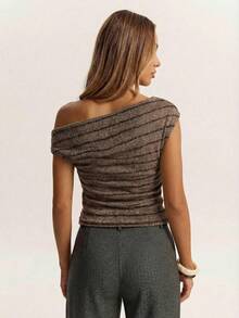 SHEIN BAE Camiseta de mujer con hombros asimétricos a rayas de estilo Y2K, versátil y de moda, para verano, vacaciones de primavera, salir, blusas casuales de mujer, vacaciones de verano, estilo de los 2000, top marrón - Caqui - Ver 3