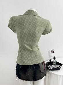Elamini Áo sơ mi nữ tay ngắn ôm dáng, cổ ve áo, in họa tiết chấm bi - màu xanh lá - Xem 2