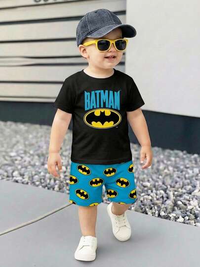 BATMAN X SHEIN 2 piezas Conjunto informal de camiseta de manga corta con estampado gráfico retro y pantalones cortos sueltos y cómodos para bebé niño, adecuado para fans, primavera/verano