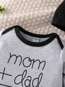 SHEIN Bộ áo liền quần dài tay cho bé trai, kiểu dáng thường ngày, thoải mái, in chữ và trái tim, phối màu tương phản, thích hợp cho mùa xuân/thu. - Xám - Xem 5