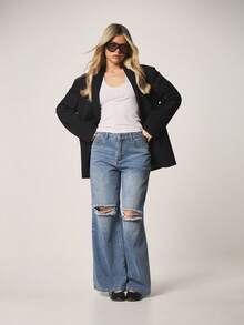 MISSGUIDED Mid Rise Distressed Wide Leg Jeans With Ripped Knee Holes Light Wash Baggy Flare Denim Pants Fall Winter Casual Streetwear - Medium Wash - View 4