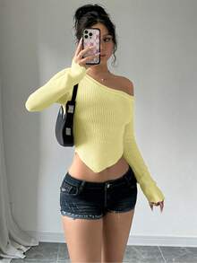 Flirla 性感露肩不对称下摆修身女式毛衣 - 淡黃色 - 查看 4