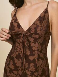 Poéselle Váy hai dây buộc trước họa tiết hoa jacquard dành cho nữ - màu nâu - Xem 3