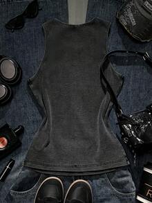 SHEIN EZwear 这款2025秋冬新款女士修身圆领短款背心，采用醒目的金属镂空下摆设计，展现出前卫的都市酷感风格，既吸睛又显瘦。它是派对必备单品，散发着性感女神的气息。Garde Design引领时尚潮流，黑色上衣，背心。 - 黑色 - 查看 2