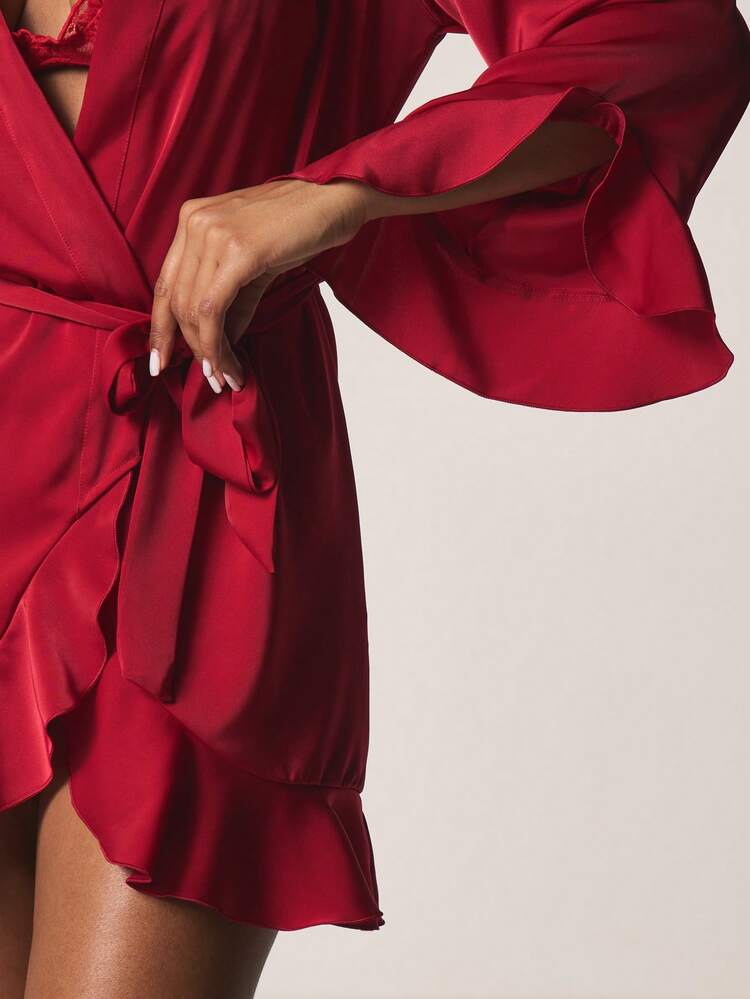 MISSGUIDED Bata de satén lujosa con mangas acampanadas y cuello en pico con volantes, cinturón en la cintura, perfecta para estar en casa, pijamas y fiestas nupciales