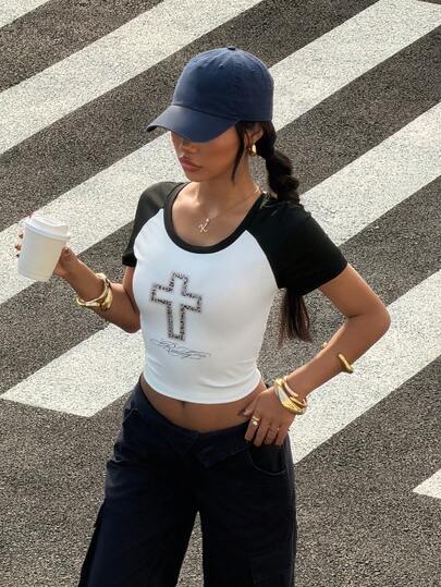 SHEIN HypeZone Dam sommarstickad t-shirt med kontrastfärgat lappmönster och korsmönster