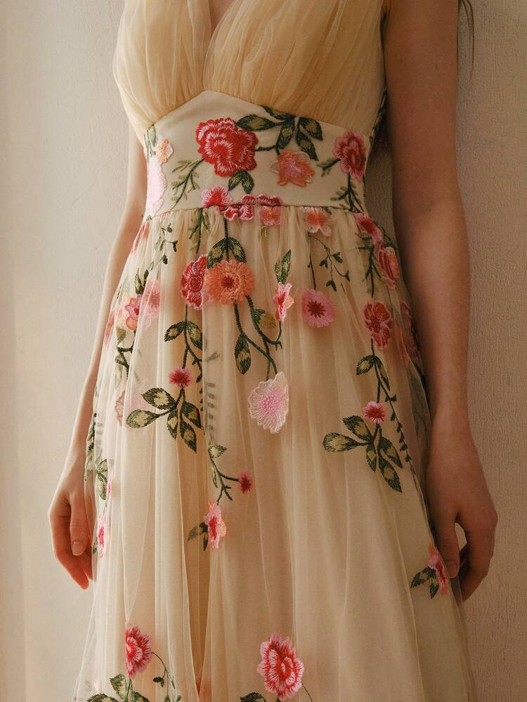 WOMEN'S ELEGANT 3D FLORAL HALTER DRESS