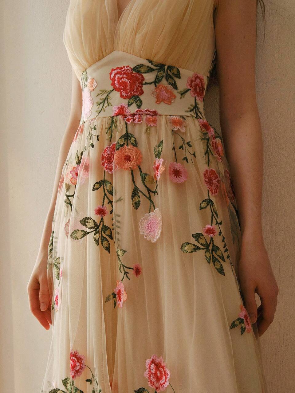 WOMEN'S ELEGANT 3D FLORAL HALTER DRESS