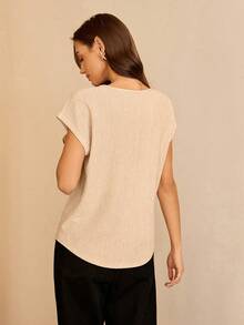 Lymera 春夏新款时尚休闲杏色简约竖条纹立体提花V领无袖T恤，适合通勤穿着。 - 杏色 - 查看 2