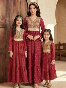 SHEIN Young Girl   Floral Print Patchwork Simple Long Sleeve Casual Arabian Dress  Young Girl's Spring/Summer N Style Matching Family Vacation,  Tween Girl  / Baby Girl Jalabiya.Vintage Red  Rose Ditsy Floral Mixed Print Cap Sleeve A-Line Dress, With Golden Woven,  National Ditsy Floral Print Dress, Mom And Daughter & Sisters Matching. Arabian Robe, Elegant Floral Collar, Traditional Long-Sleeved Arabian Dress, Elegant And Dignified , Prayer Robe, Dignified Kaftan Robe, Children's Arabian Robe. - Burgundy - View 4