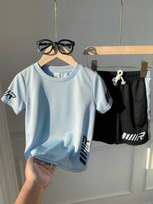SHEIN 2pcs/Set Young Boy Sports Textured Vertical Stripe Pattern Short Sleeve T-Shirt And Shorts Set