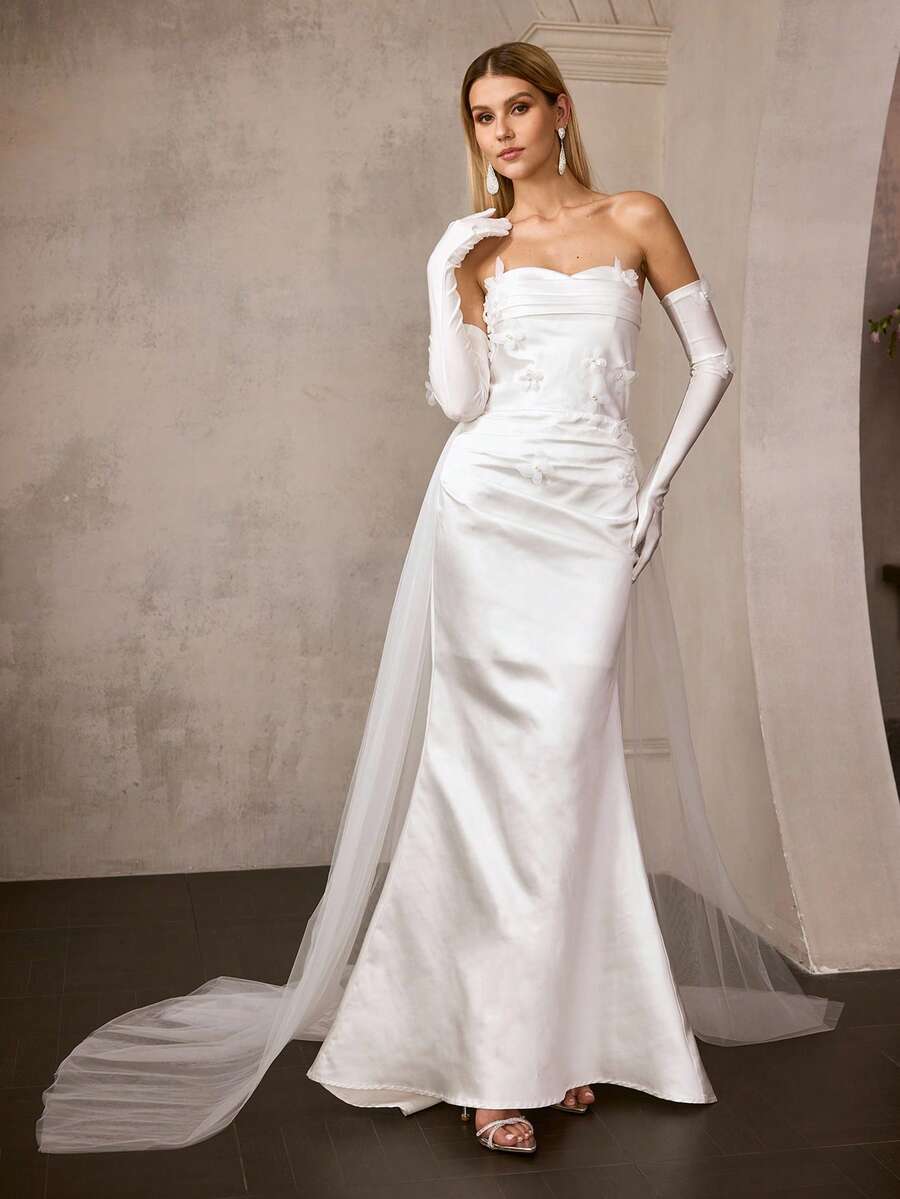 MOTF Soiréza 女士无肩带修身美人鱼礼服，褶皱花卉紧身胸衣——是婚礼、盛大晚宴、颁奖典礼和正式招待会的理想之选 - 白色 - 查看 1