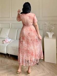 Dazy Plus Đầm midi ren eo thắt cho nữ cỡ lớn nhân dịp Valentine, đầm ngắn tay cổ tròn thanh lịch thích hợp cho các buổi hẹn hò. - Màu Hồng  San hô - Xem 6