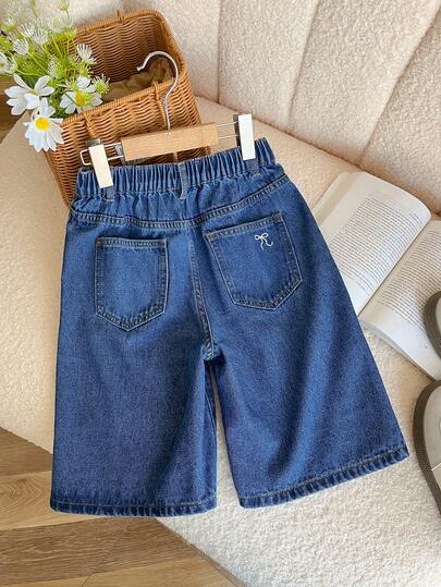 少女休闲牛仔短裤，新款设计，后袋，蝴蝶结刺绣，水洗深蓝色