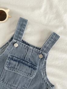 SHEIN Vintaside Kids 男婴牛仔背带裤，复古水洗牛仔面料，时尚舒适，可个性化定制，前口袋，可调节肩带，宽松舒适，适合日常外出、度假、居家、聚会等场合，是一款四季皆宜的百搭时尚单品。 - 藍色 - 查看 5