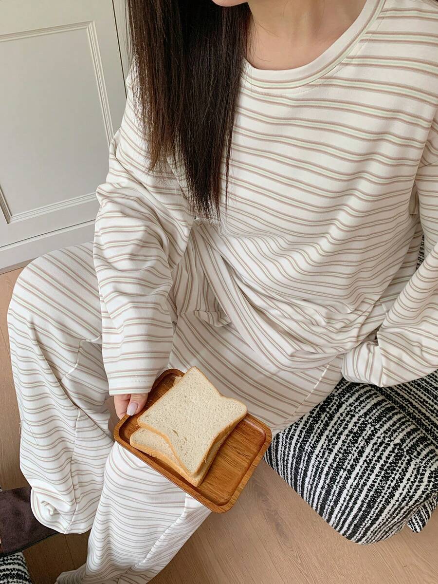 Dazy Plus Bộ đồ ngủ 2 món kẻ sọc dáng rộng thoải mái - Áo dài tay và quần, thích hợp cho mùa xuân/hè/thu. - màu xanh lá - Xem 1