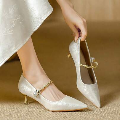 Sandalias de tacón alto para mujeres Elegancia de inspiración francesa con vestidos Zapatos sin cordones de otoño con tiras para mujer Nueva colección de otoño: estilo de inspiración china Combinados con cheongsam Tacones altos de punta afilada Mary Janes vintage Detalle de lazo de perlas Cierre con hebilla metálica Tacón fino Zapatos sin cordones para mujer, ideales para vestidos