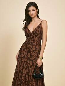 Poéselle Váy hai dây buộc trước họa tiết hoa jacquard dành cho nữ - màu nâu - Xem 1