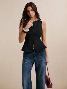 Poéselle 女士无袖荷叶边西装背心，前拉链设计，时尚黑色修身马甲，适合从工作日到夜晚的各种场合。无袖西装外套，荷叶边上衣，黑色马甲，修身马甲，低调奢华，简约职场装，挺括西装外套，经典纯色圆领拉链前襟荷叶边下摆，休闲百搭的办公室无袖西装外套。 - 黑色 - 查看 5