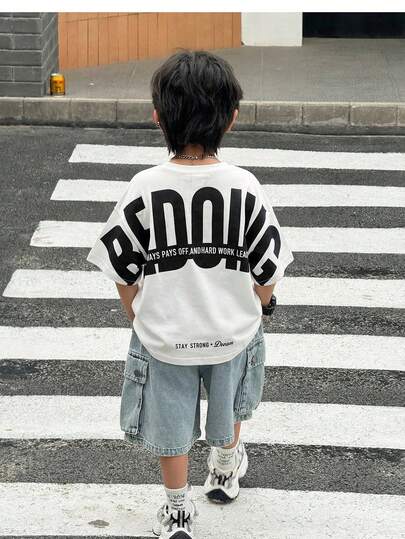 SHEIN 1 Piece Young Boys Boys Casual Sports College Street Cute Vacation Loose Japanese And Korean Style Round Neck T-Shirt With Letters On The Back Suitable For Kids Outfits Young Boy Clothes Back To School Boys Set Suitable For Birthday Parties, Evening Parties, Performances, Weddings, Baptisms, Opening Ceremonies Daily Suitable For Daily Use Suitable For School Suitable For Travel Suitable For Sports Suitable For Spring And Summer Seasons