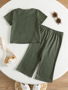 SHEIN Bộ 2 món phong cách đường phố cho bé trai, áo thun ngắn tay in họa tiết màu xanh lá cây và quần ống loe, thích hợp cho mùa hè. - Nhiều màu - Xem 2