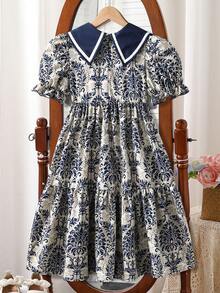 SHEIN Vintaside Kids 这款女童夏季波西米亚风甜美度假连衣裙，采用蓝色碎花印花，配有大蝴蝶结领、短袖和宽松的及膝裙摆。非常适合日常穿着、购物、海滩郊游、度假等场合。 - 彩色 - 查看 2