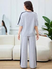 2件套少女休闲运动家居服纯色拼接宽松圆领短袖T恤和阔腿裤返校套装，灰色和藏蓝色针织圆领宽松落肩休闲套装，简约休闲街头运动休闲两件套，返校套装，可爱假日家庭户外春季野餐日常休闲两件套，适合各种场合 - 灰色 - 查看 2