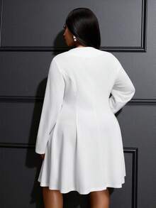 Slaydiva 秋季新款性感约会、生日派对、聚会、宴会、返校、学院风、学生装、日常出行、百搭基础款、休闲、邮轮旅行、爆款、街头风、优雅、通勤、商务休闲 V 领白色双排扣 A 字迷你连衣裙 - 白色 - 查看 4