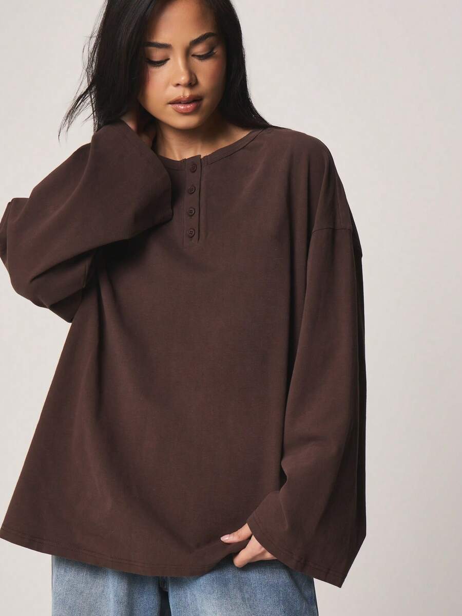 MISSGUIDED Button Through Oversized Long Sleeve Crew Neck T-Shirt With Henley Style Neckline Fall Winter Casual Top - Brown - View 1