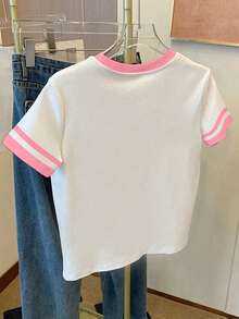 少女休闲复古美式校园经典Logo印花短袖圆领T恤，适合夏季穿着，美式学院风度假风，白色修身日常休闲款，粉色碎花条纹时尚百搭日常款，马术粉色修身短款T恤，适合春、夏、秋、冬四季穿着。 - 彩色 - 查看 3