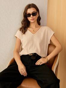 Lymera 春夏新款时尚休闲杏色简约竖条纹立体提花V领无袖T恤，适合通勤穿着。 - 杏色 - 查看 1