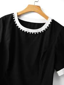 GlowEve CURVE 大码女式珍珠装饰撞色荷叶边下摆套头衫和A字裙套装，优雅休闲通勤装 - 黑與白 - 查看 4