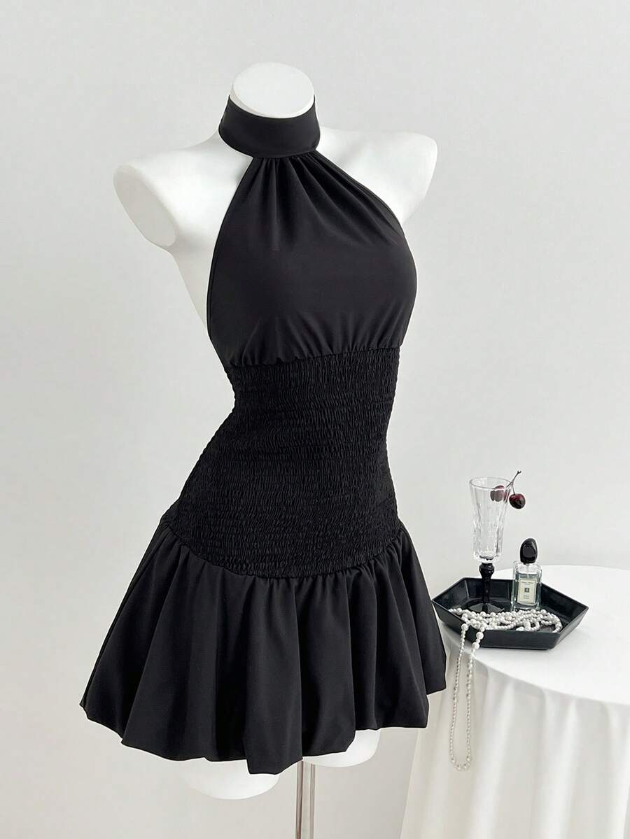 Elamini Vestido mini con cordón en la cintura, cuello halter, espalda descubierta, fruncido y volantes en el bajo, en color negro. Elegante y vintage, ideal para vacaciones, uso diario y versátil. Para mujer, primavera/verano - Negro - Ver 1