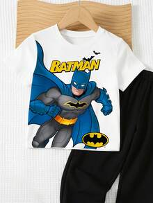 BATMAN X SHEIN Bộ 2 món cho bé trai, phong cách thể thao thường ngày, rộng rãi, thoải mái, cổ điển, in hình hoạt hình và logo, tay ngắn, gồm áo thun và quần nỉ, thích hợp cho người hâm mộ, mùa xuân/hè. - Nhiều màu - Xem 4
